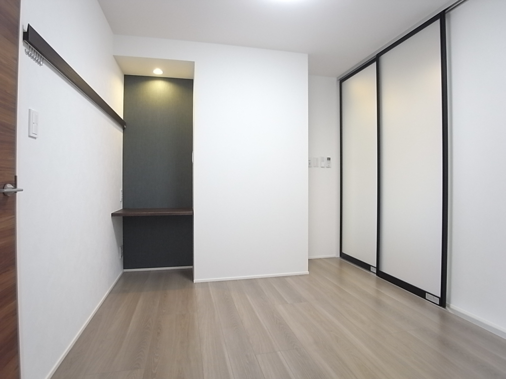 洋室のコーナーにはワークスペースが造り付け！