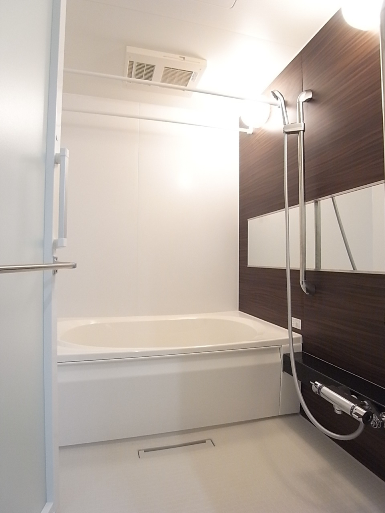 追い焚き・乾燥機能付きの浴室！一日の疲れを癒して下さい♪