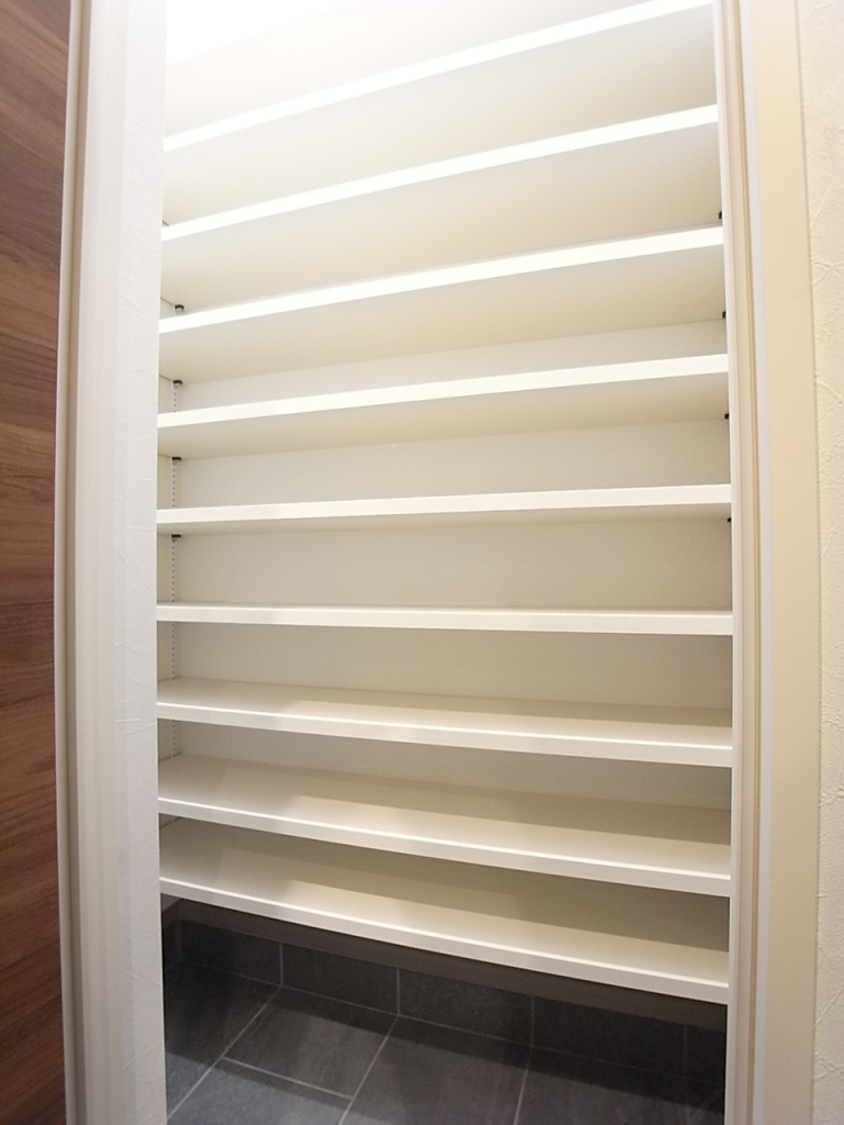 玄関入って左手はシューズインクローゼット！