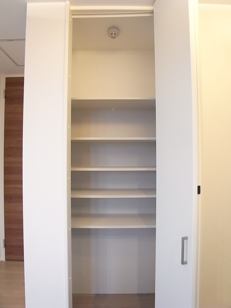 キッチン横収納