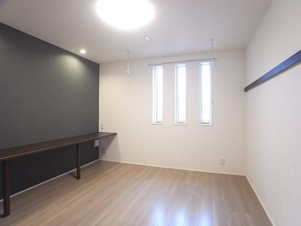 東側洋室　ワークスペースあり