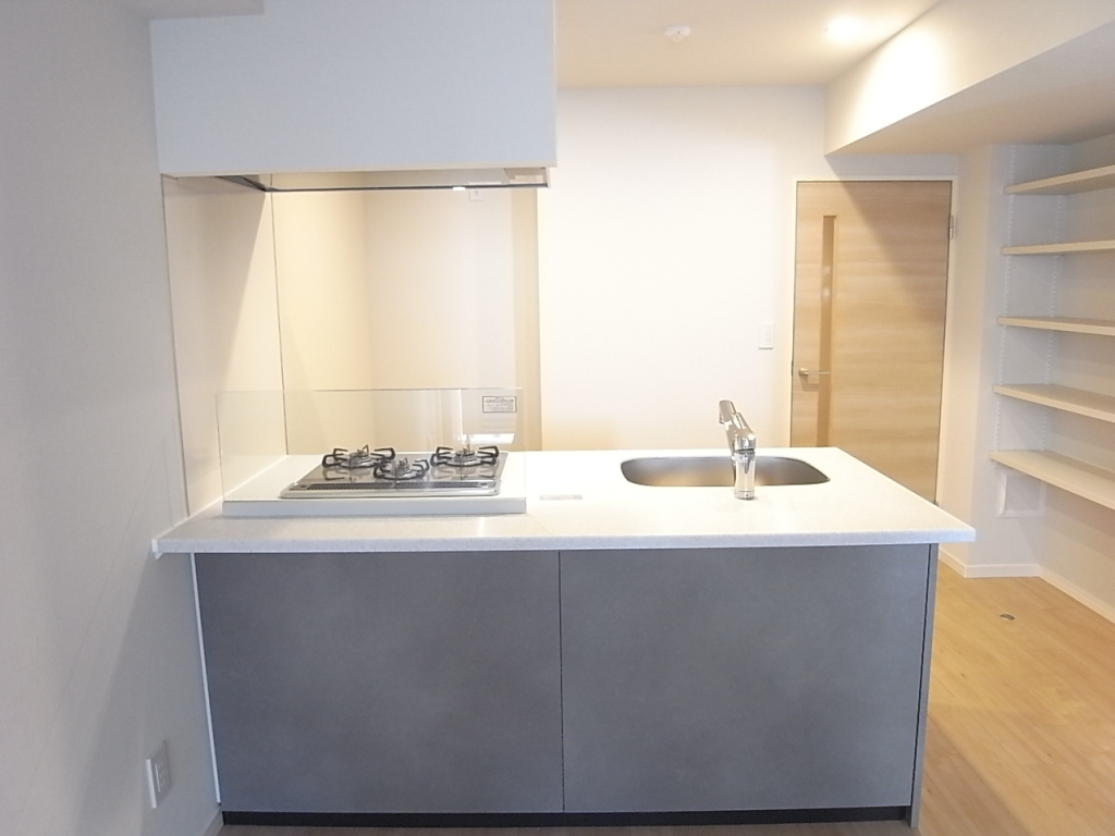 オープンキッチン（料理中でもリビングの様子が分かります）