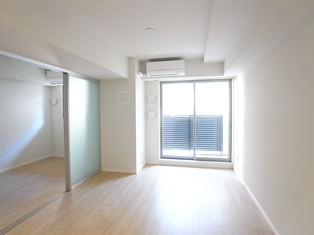 リビング　キッチン側から