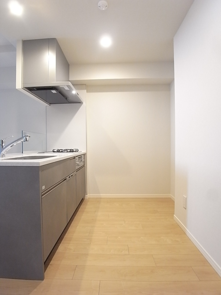 キッチン　広めなので、導線も確保しやすく、料理しやすいです