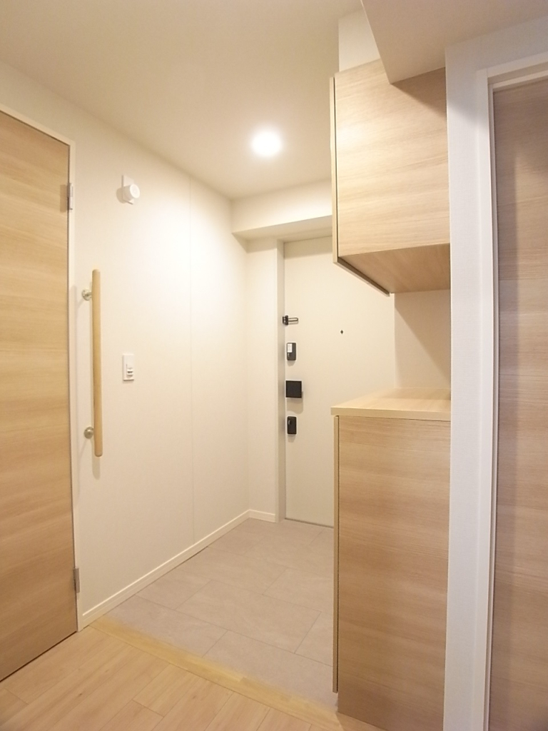 リビング側から撮った廊下