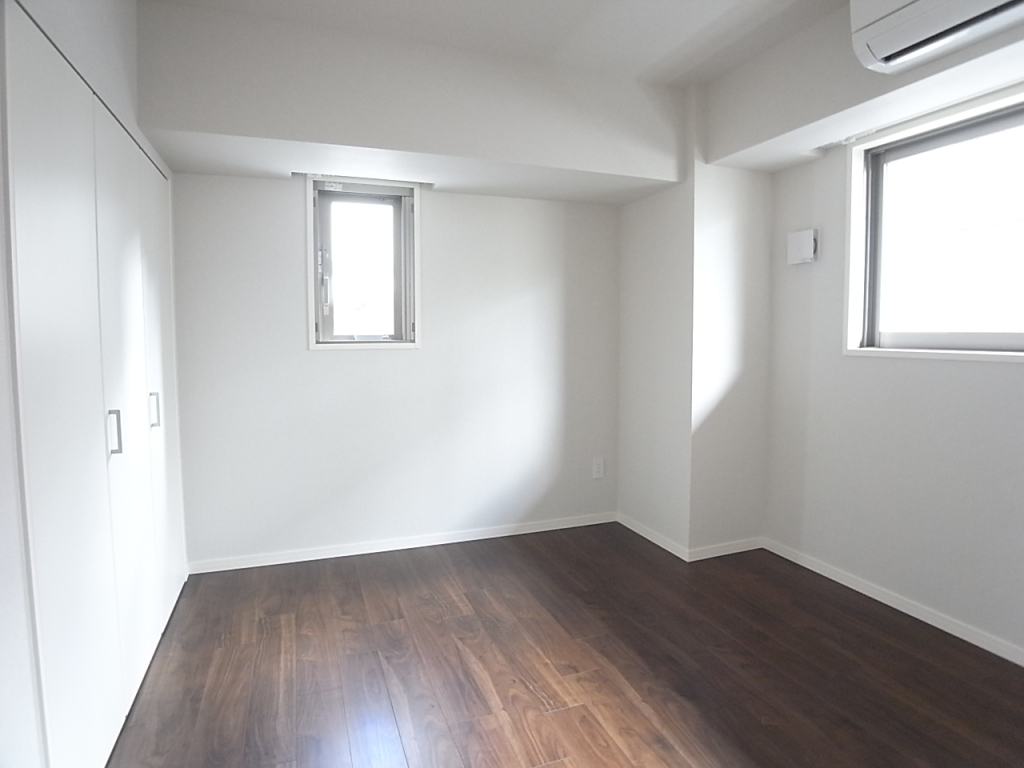 南側洋室は2面採光！