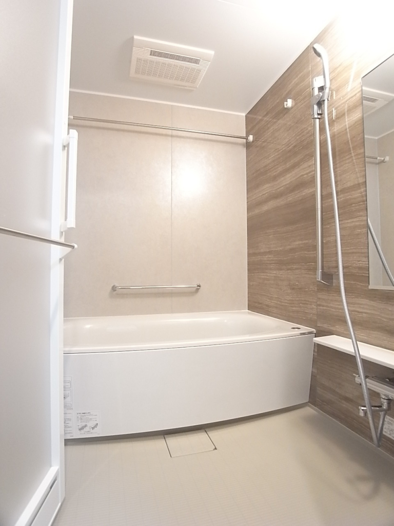 追い焚き・乾燥機能付きの浴室！一日の疲れを癒して下さい♪