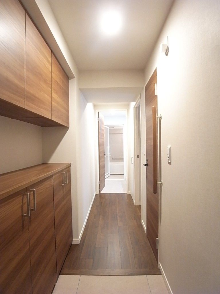 玄関から室内方向を撮影！