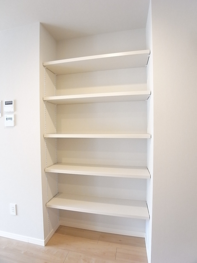 キッチン横にはパントリー！