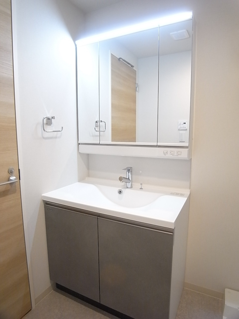 シャワー付き独立洗面台！