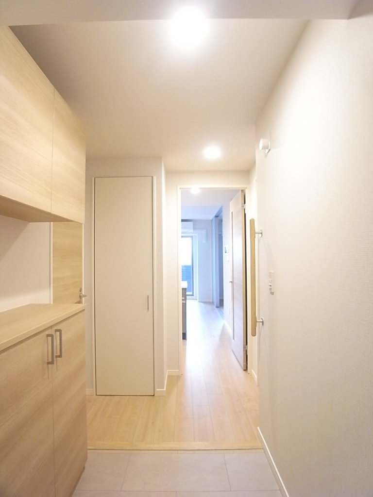 玄関から室内方向を撮影！