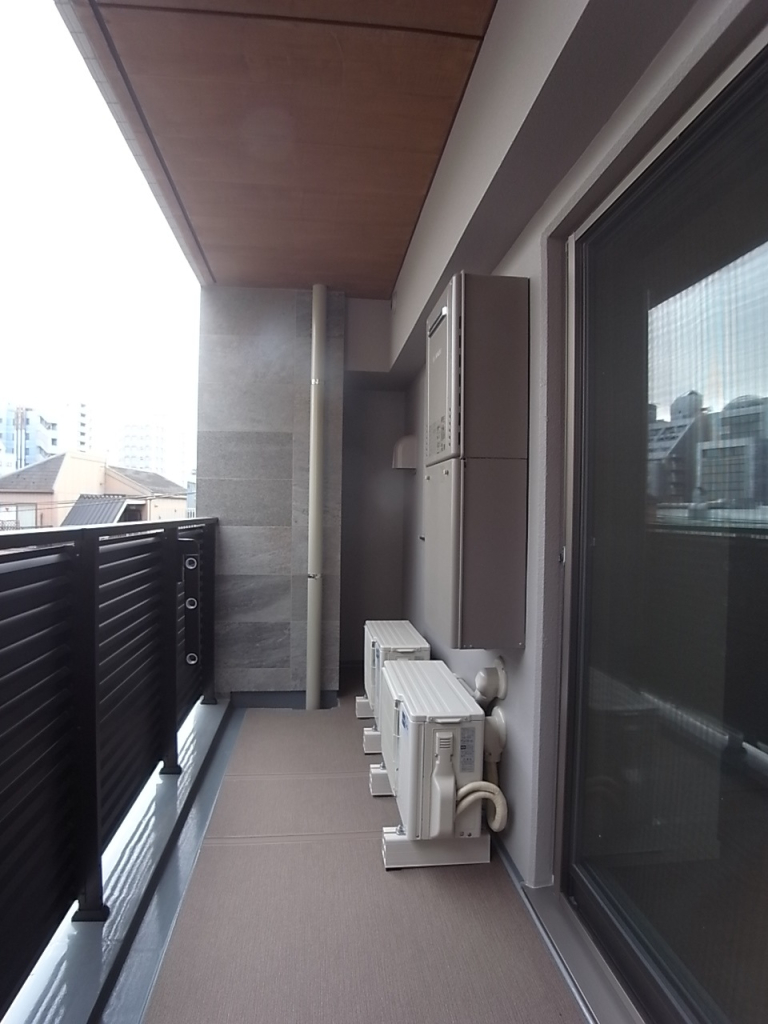 東向きのバルコニー