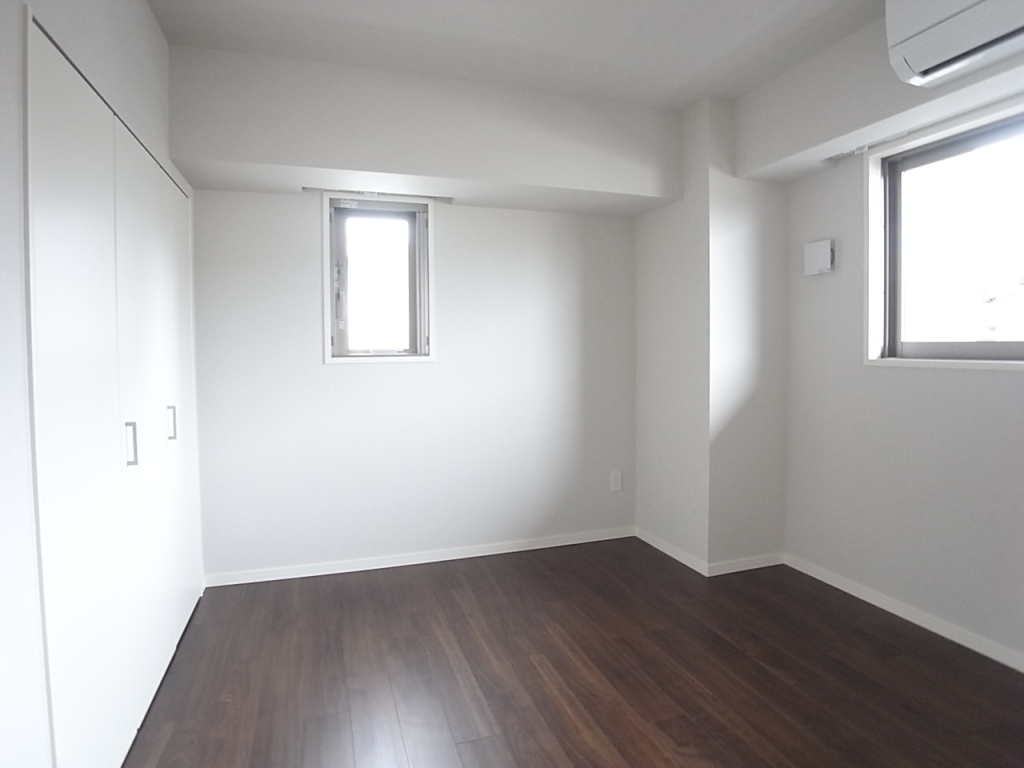 南側洋室は2面採光！