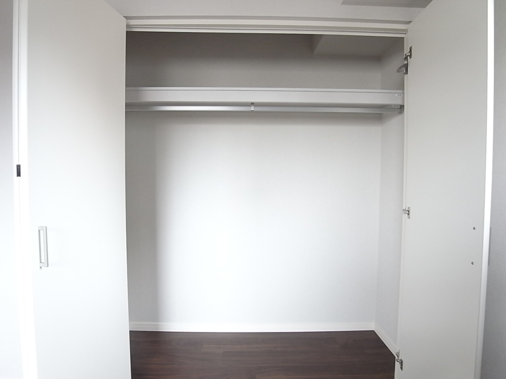 幅の広いクローゼット！