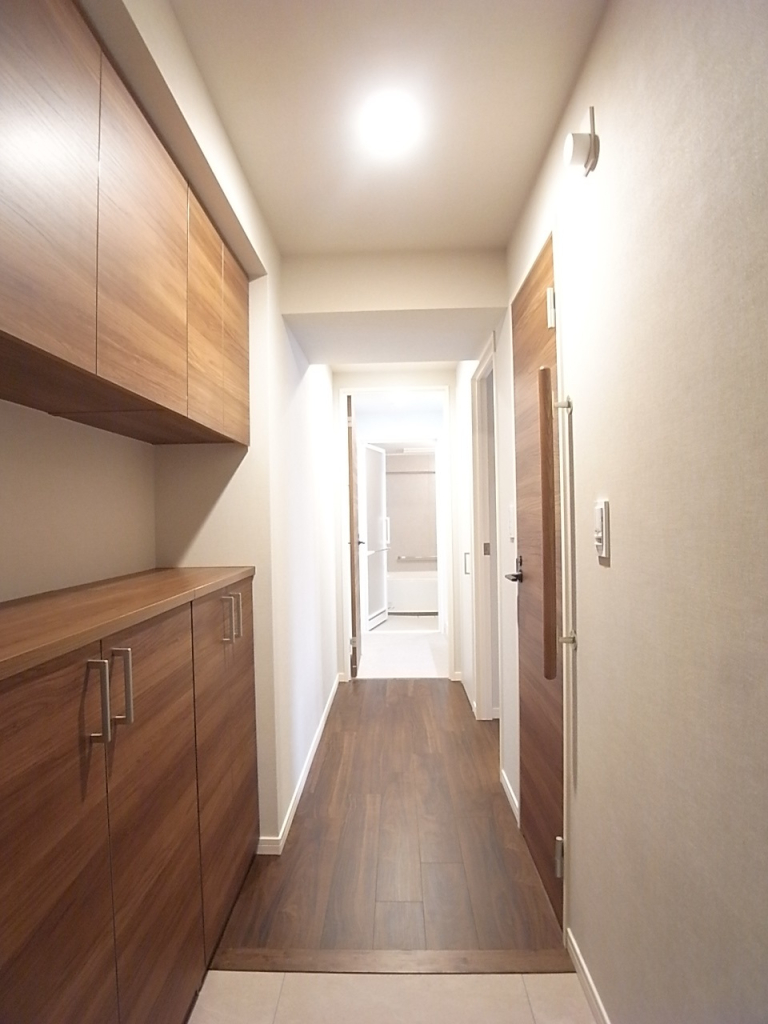 玄関から室内方向を撮影！