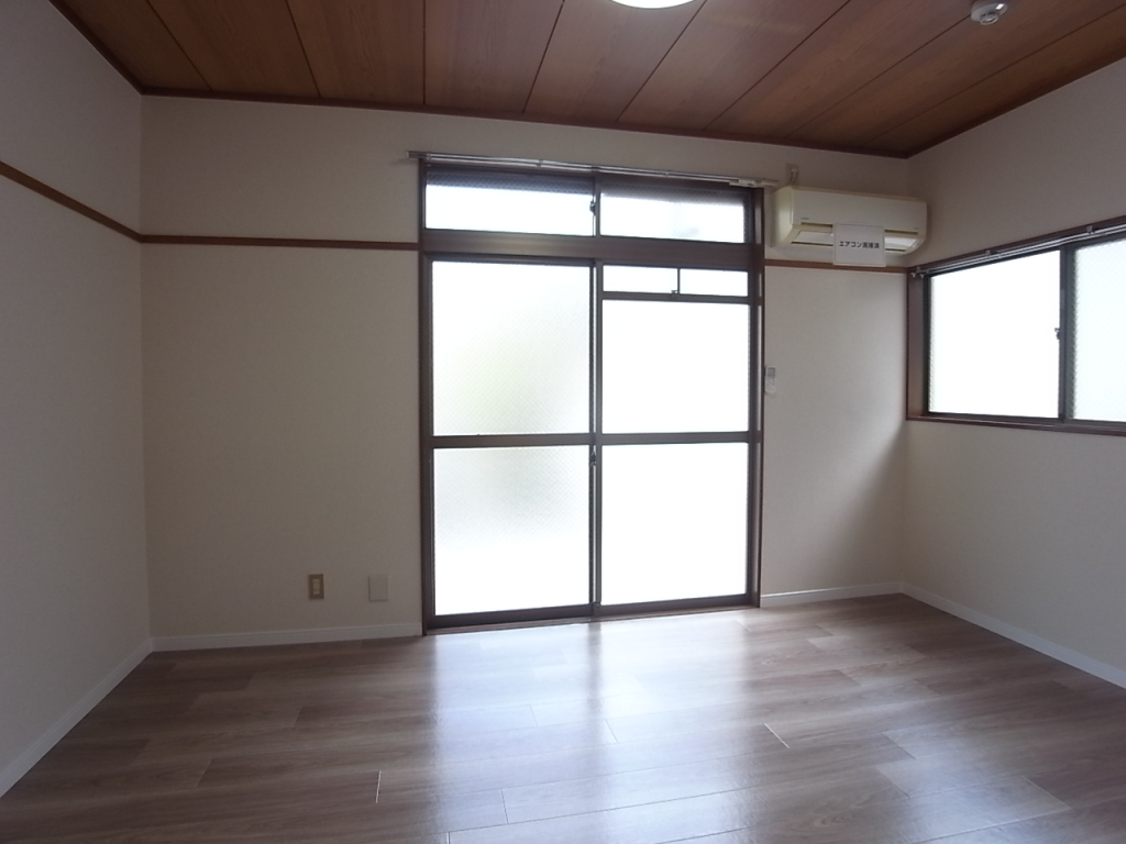 東側の洋室は６帖！