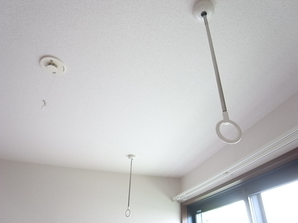雨の日にも重宝する室内物干し具！