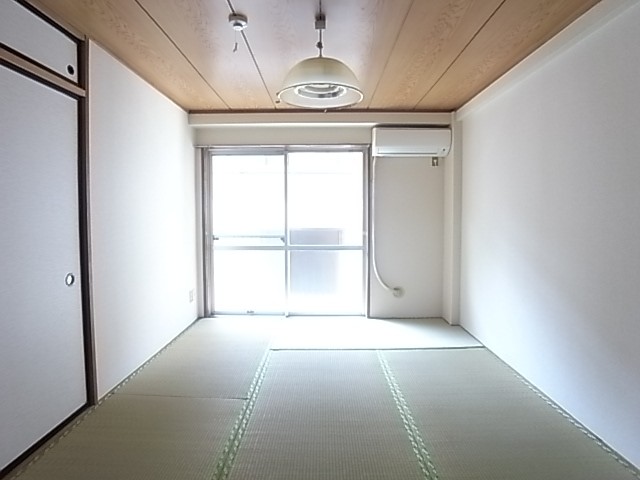 和室は6帖！（写真は205号室のもの）