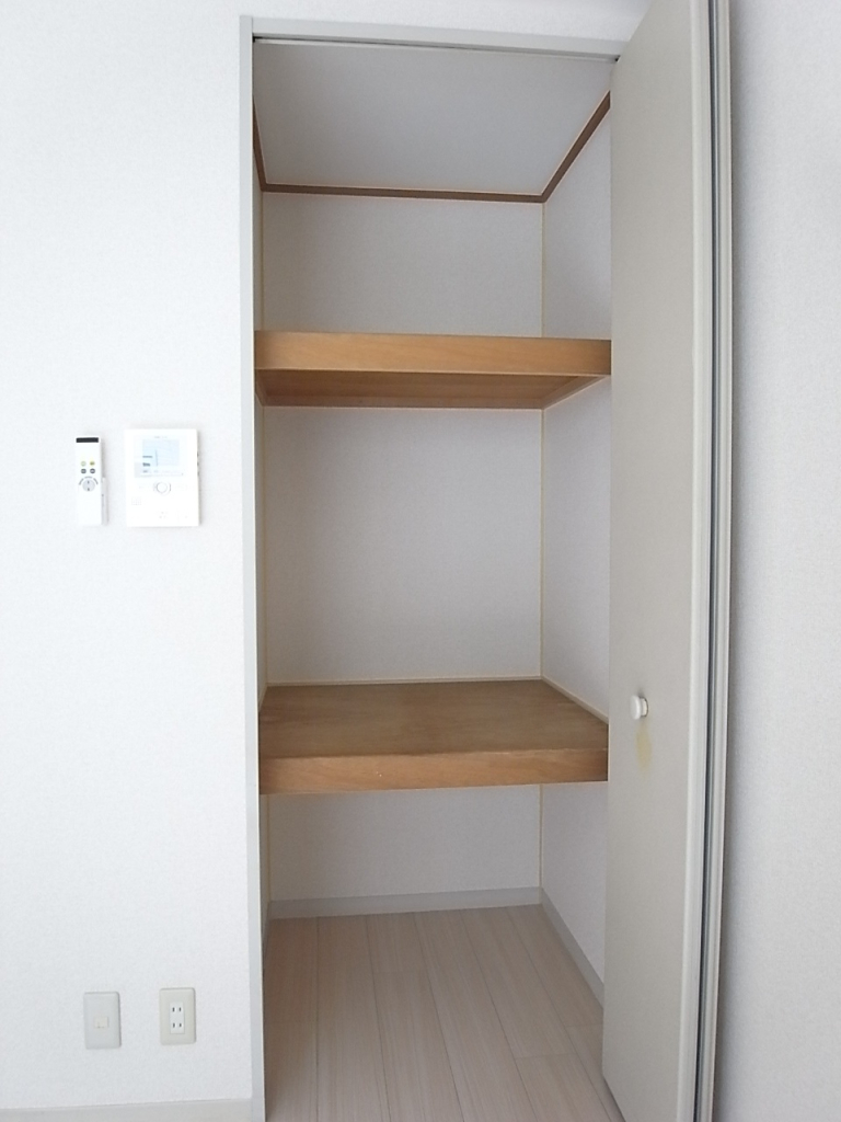 押し入れタイプの収納