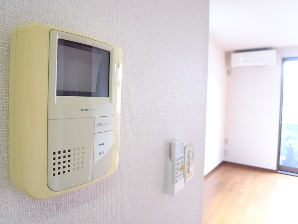 来客はモニターホンを確認してから出るようにしましょう！