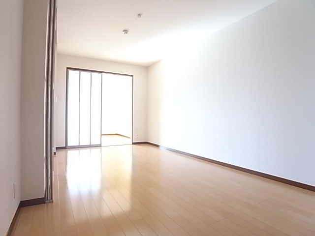 温かい配色で部屋作りが楽しみに！