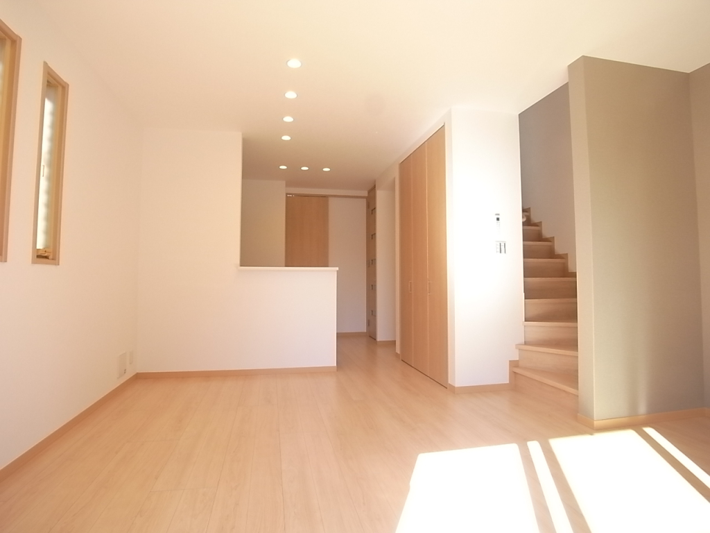 2面採光で明るいリビング！