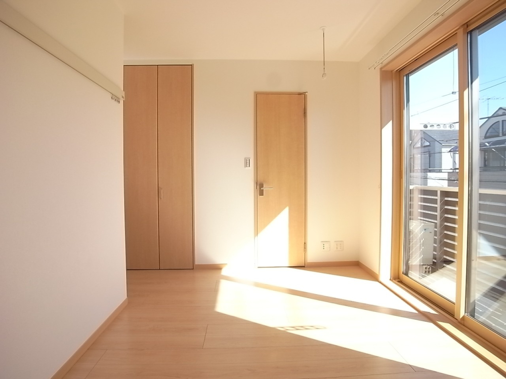 2面採光で明るい洋室！