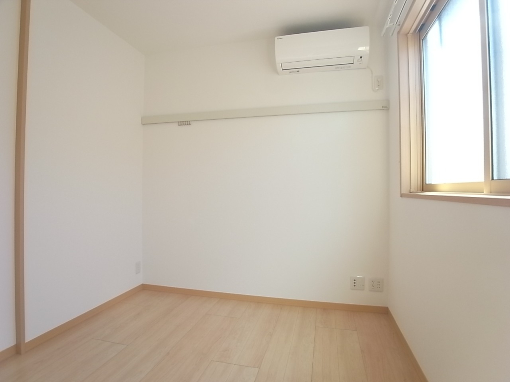 西側洋室は4.5帖！