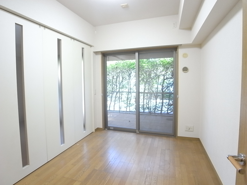 別角度からの洋室　