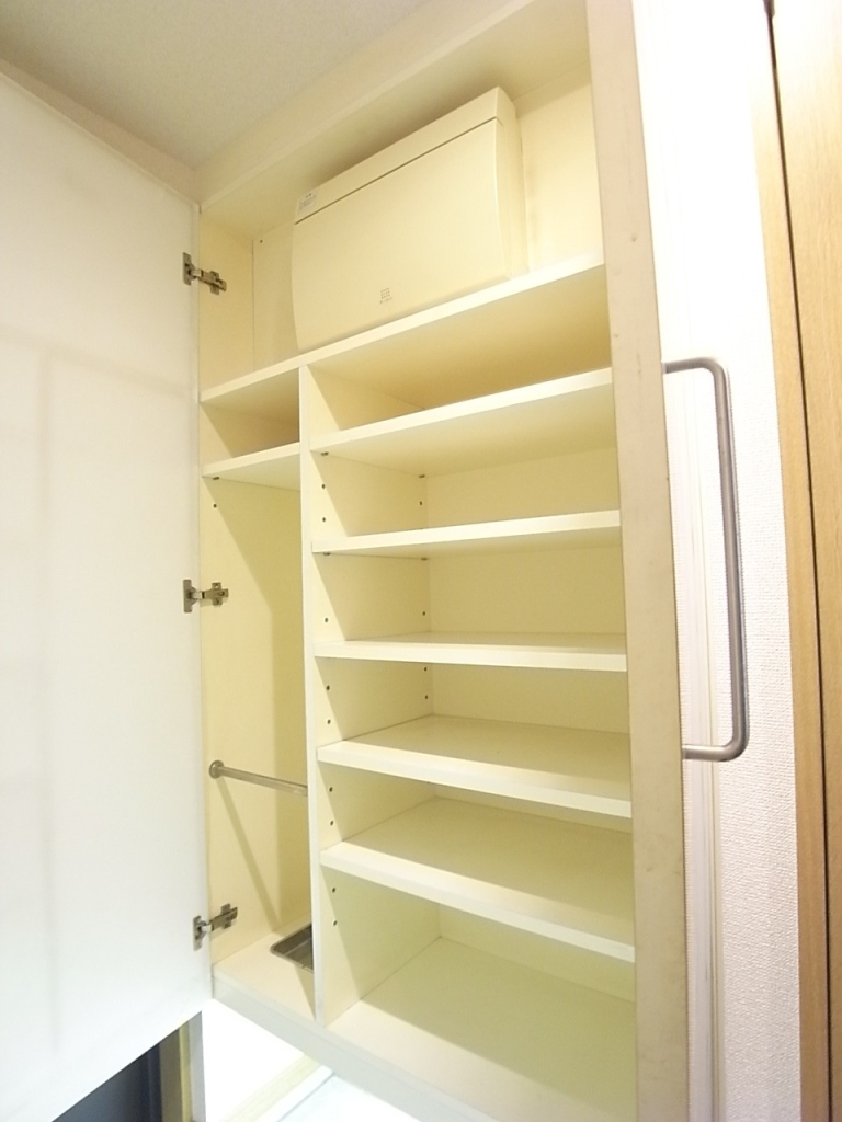 たっぷり収納できる下駄箱収納