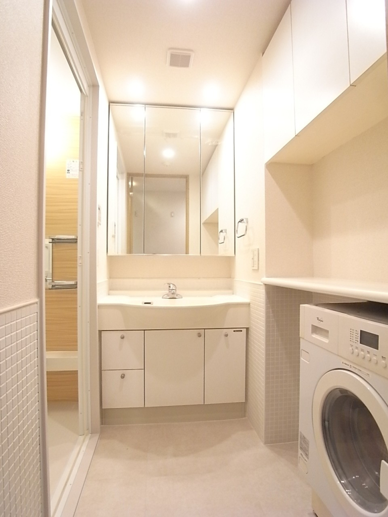 3面鏡付洗面脱衣所