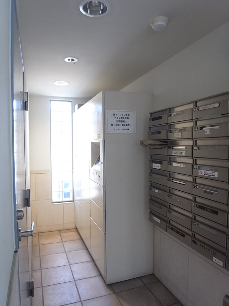 メールBOX・奥には宅配ボックスあり