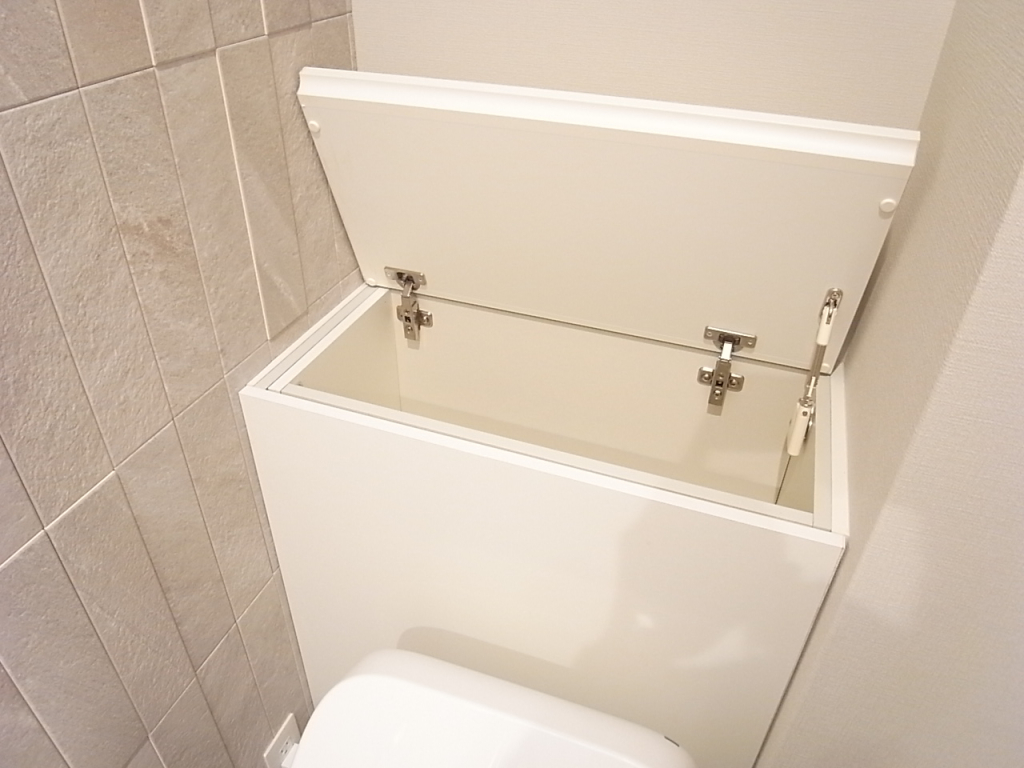 トイレ物入