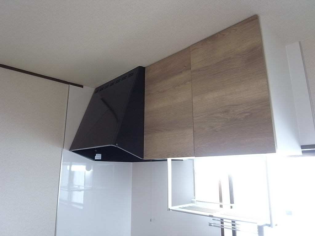 キッチン吊戸棚　※写真は103号室のもの