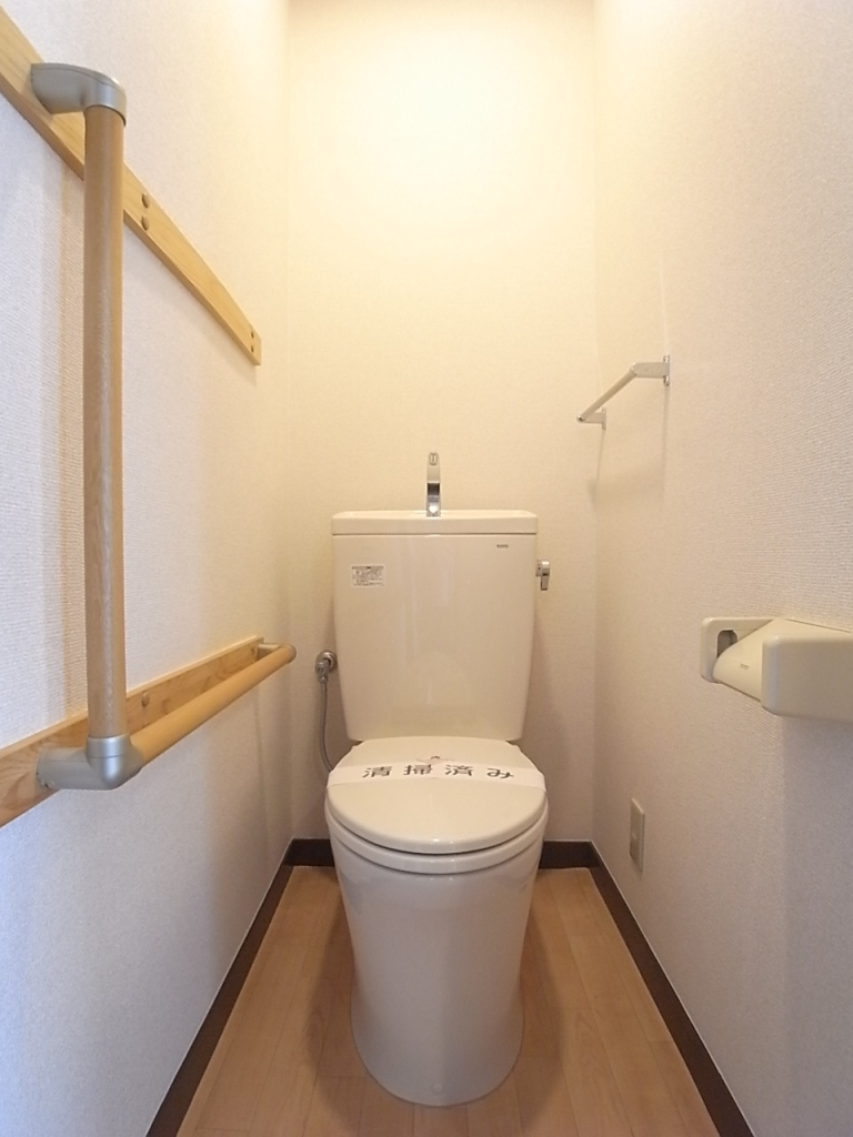 トイレ　※写真は103号室のもの