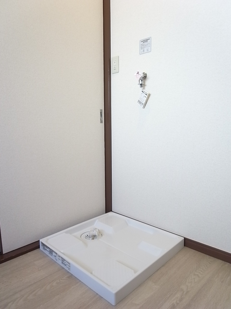 洗濯機置き場　※写真は103号室のもの