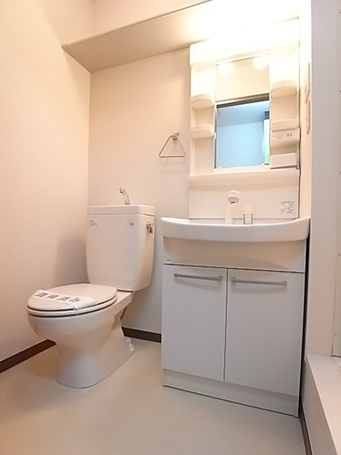 洗面脱衣所は独立洗面台とトイレが同スペースです！