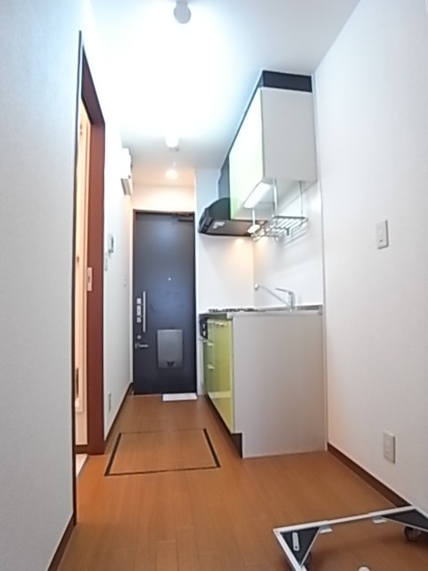 洋室から玄関方面を撮った写真です！