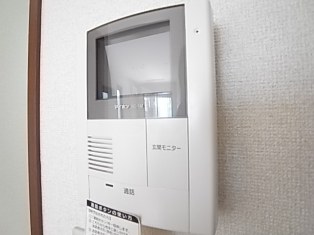 来客はまずモニターホンで確認を！