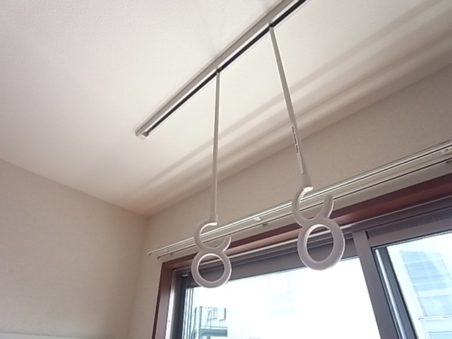 雨の日にも重宝する室内物干し具！