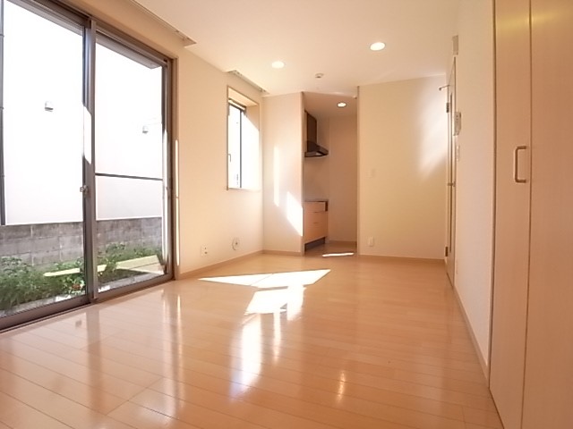 洋室はキッチンを含めて10.1帖！