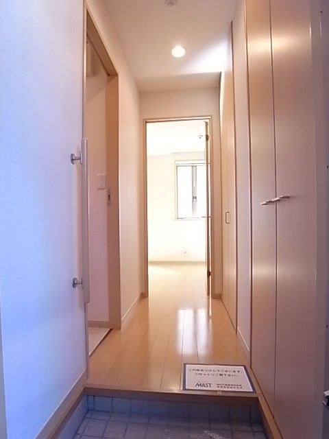 玄関から室内方向を撮影！