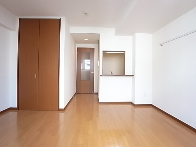 対面式キッチンが家庭を感じさせていい雰囲気です♪（写真は202号室のもの）