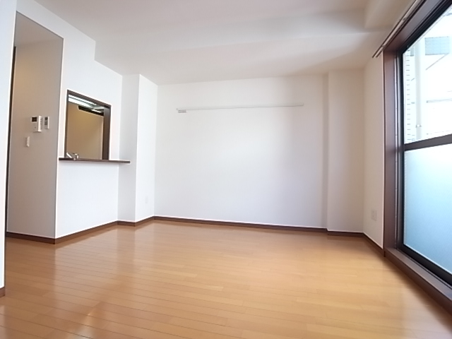 鉄筋コンクリート造で気密性や遮音性に優れている（写真は202号室のもの）