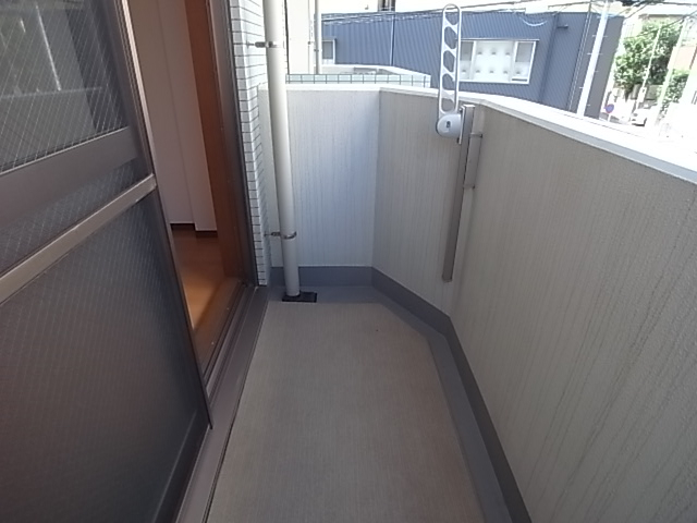 バルコニー（写真は202号室のもの）