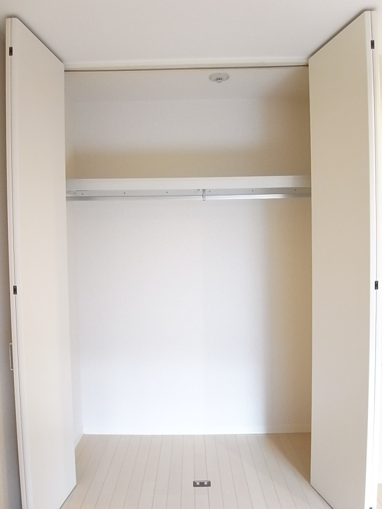 大型の収納に荷物をしっかりしまいましょう！