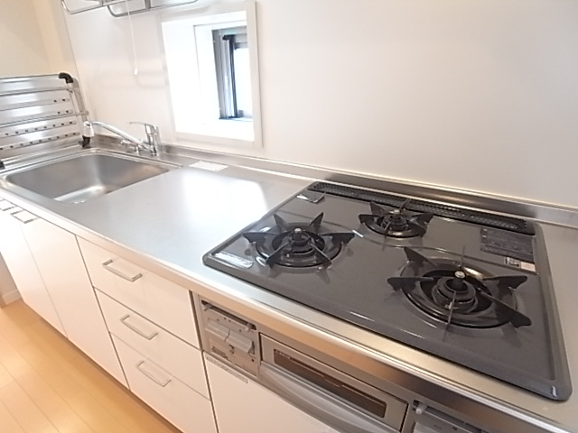 システムキッチンガス3口グリル付き！