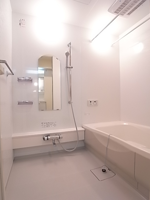 バスルームはゆったりゆとりのある広さ！