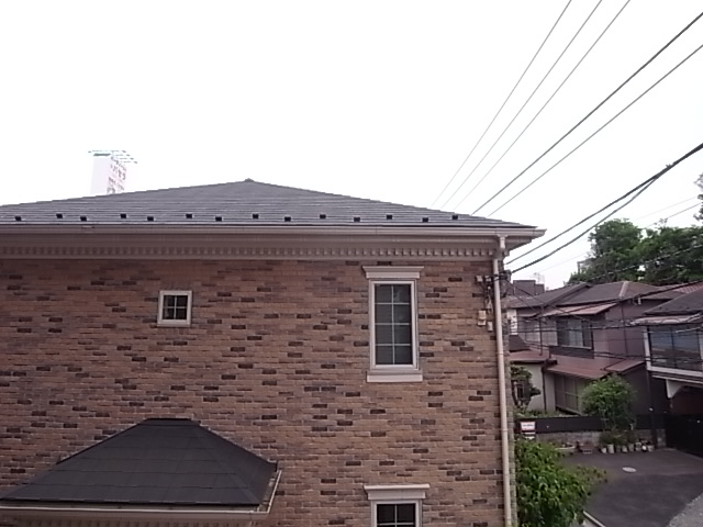 南側の様子。日中は燦々と日がそそぐ。