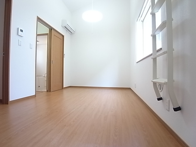 吹き抜けになっていて天井が高い！